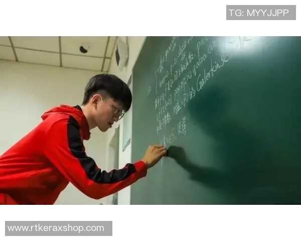 沙尔克04主场战平凯泽斯劳滕，难分高下展现实力